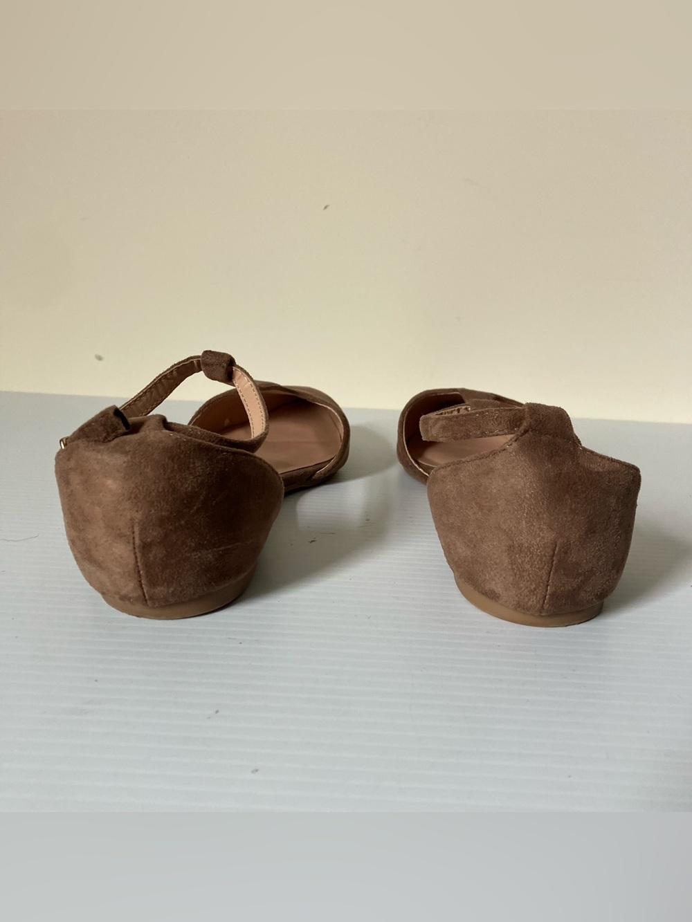 Journee Collection Brown Faux Suede T-Strap Pointed Toe Flats size 6 - Picture 7 of 8